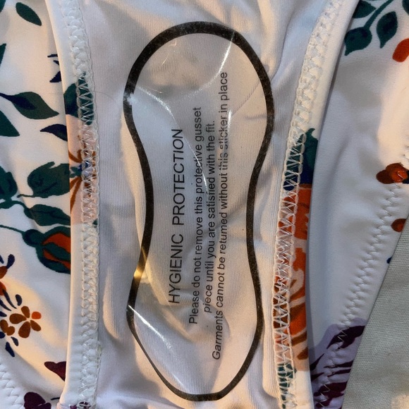 NWT ๐บHP๐บ CUPSHE White Floral One Piece Ruched Halter Swimsuit XL - Picture 5 of 8